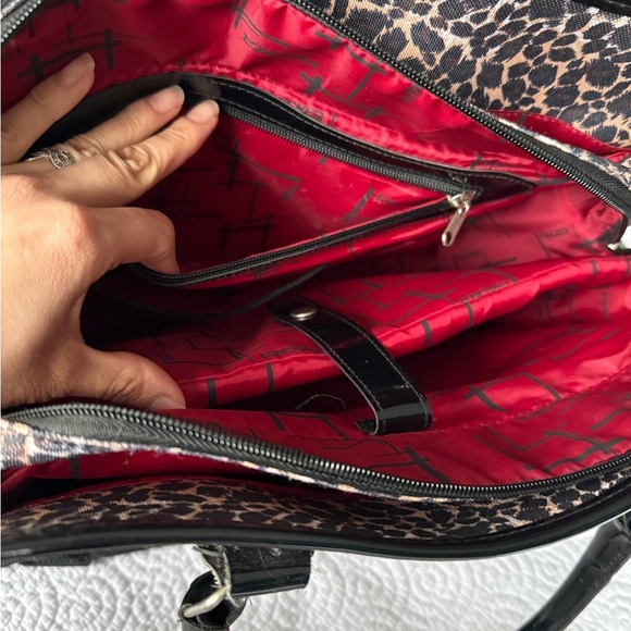 Tracker by Bentley Leopard Print Carry on Luggage - Picture 6 of 16